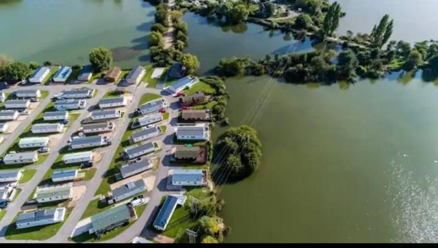 Lodge Caravan On Holiday Park Chichester Exterior foto